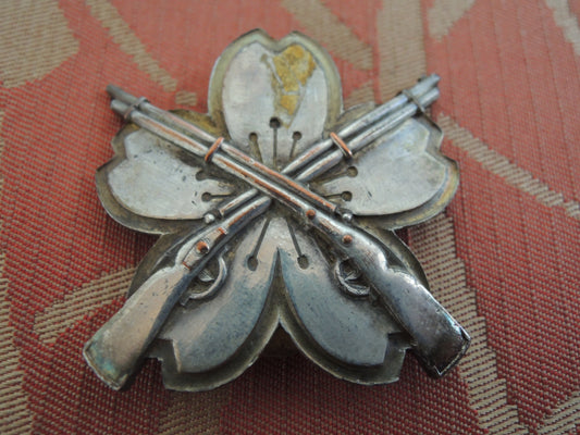 WW2 Original japanese army soldiers Rifre shooting medal