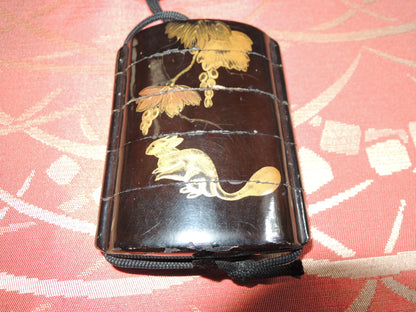 Antique Inro Japan Samurai Edo period Grapevines and Squirrels