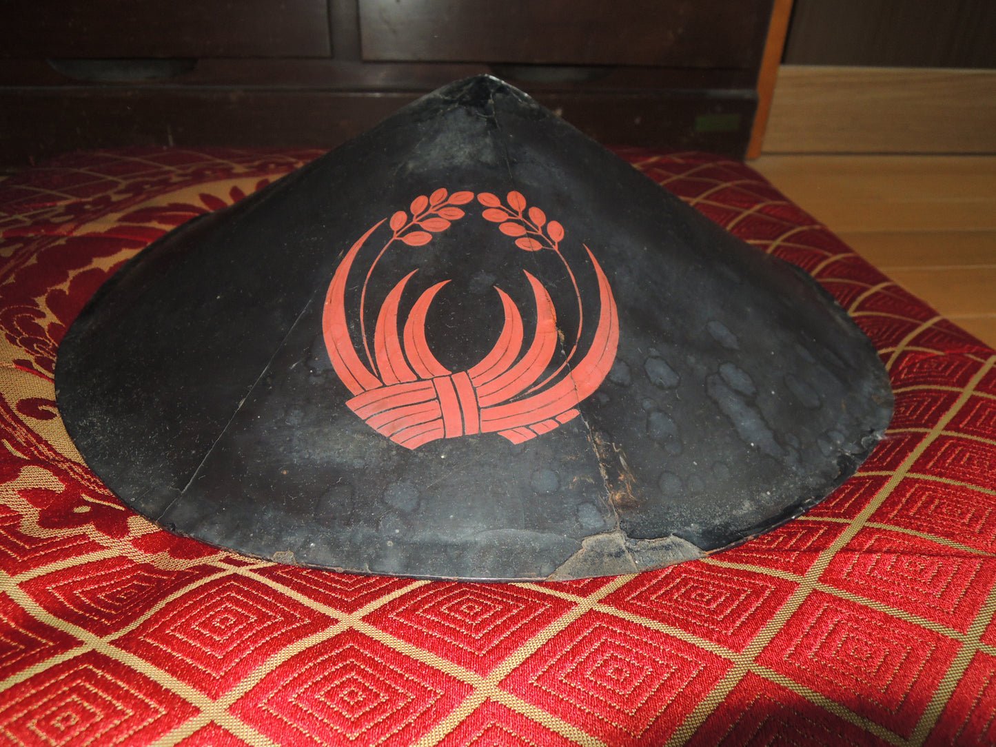 Antique Lacquered Iron Jinkasa Japan Samurai Edo period matchlock gunner Helmet Chigai Ine